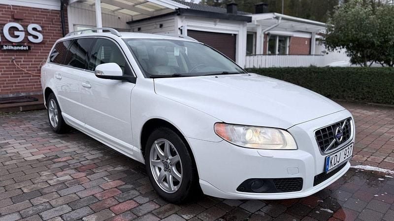 Vit Begagnad 2010 Volvo V70 Summum Kombi | 85 500 kr (Bra pris) - Bild 1/4