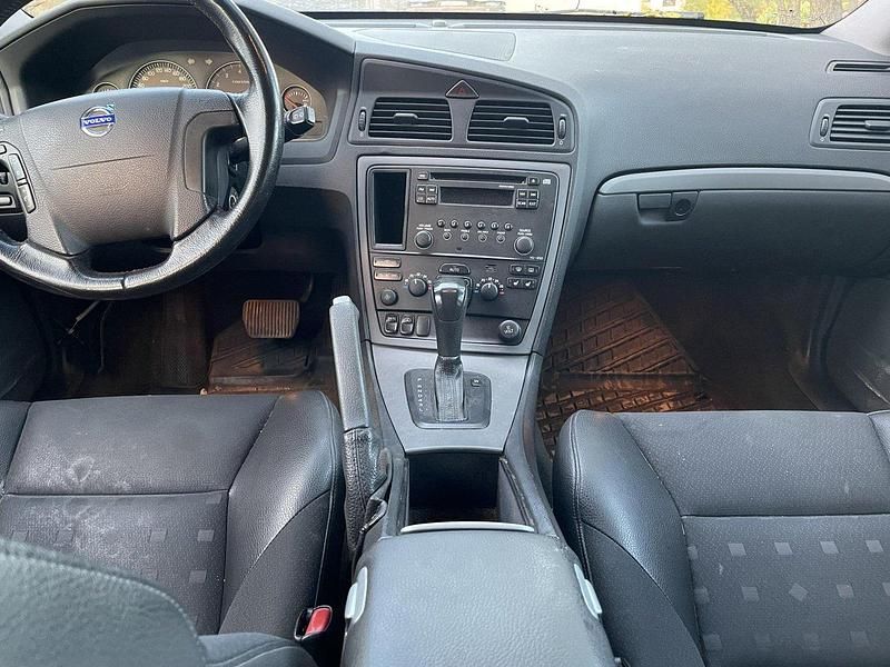 Grå Begagnad 2006 Volvo V70 Business Edition Kombi | 15 000 kr (Superpris) - Bild 1/4