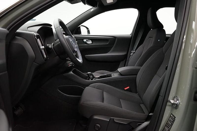 Begagnad Volvo XC40 Core 185 kW (252 HK) 2022 Grön SUV