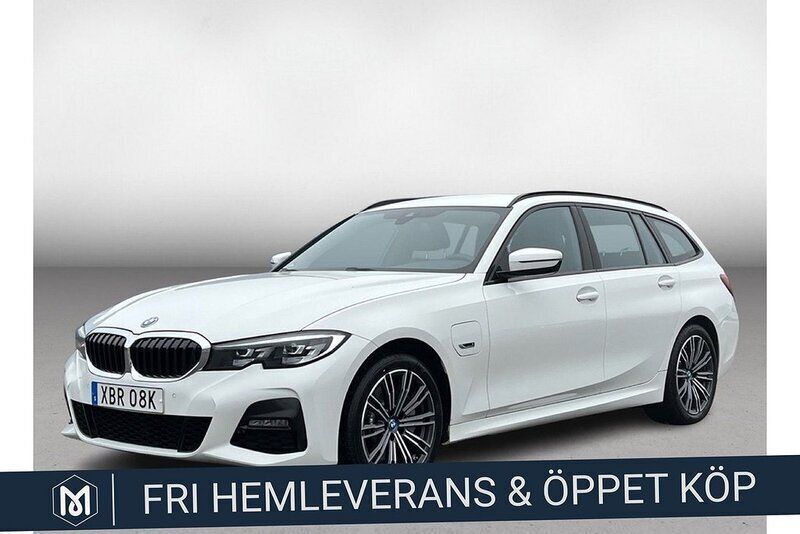Vit Begagnad 2022 BMW 330e M Sport Kombi | 344 900 kr (Marknadspris) - Bild 1/4