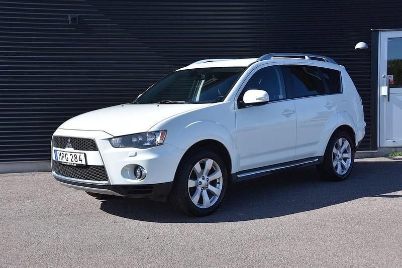 Vit Begagnad 2010 Mitsubishi Outlander Comfort Edition SUV | 69 900 kr - Bild 1/4