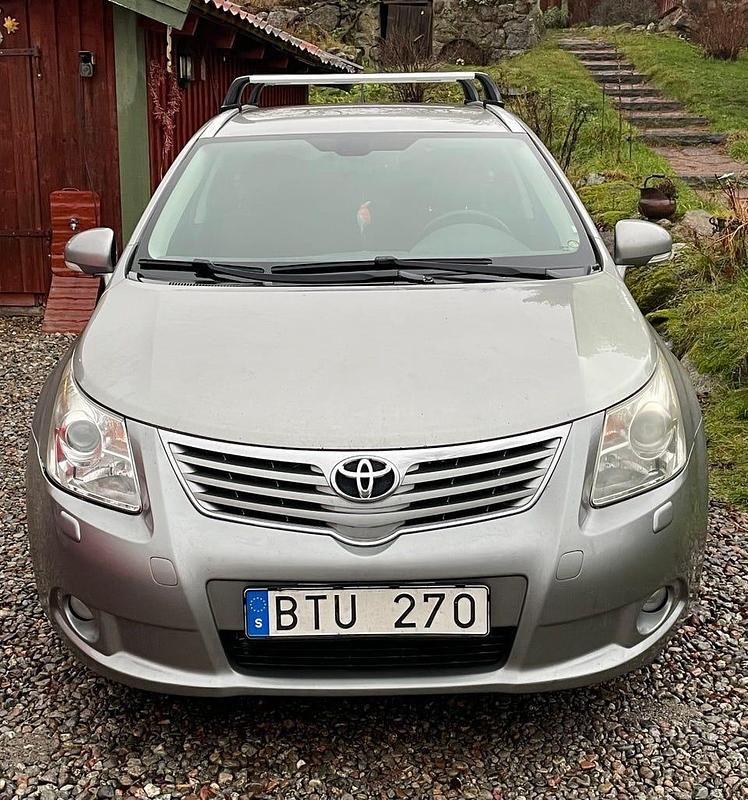 Begagnad 2010 Toyota Avensis Kombi | 30 000 kr (Superpris) - Bild 1/4