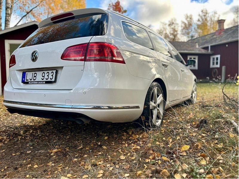 Vit Begagnad 2012 VW Passat Kombi | 55 000 kr (Marknadspris) - Bild 1/4