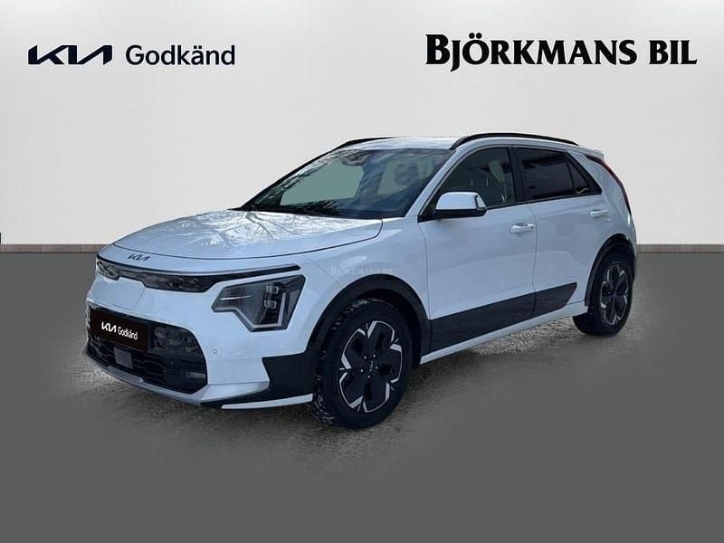 /ud/ clear white Begagnad 2023 Kia e-Niro SUV | 309 000 kr (Marknadspris) - Bild 1/4