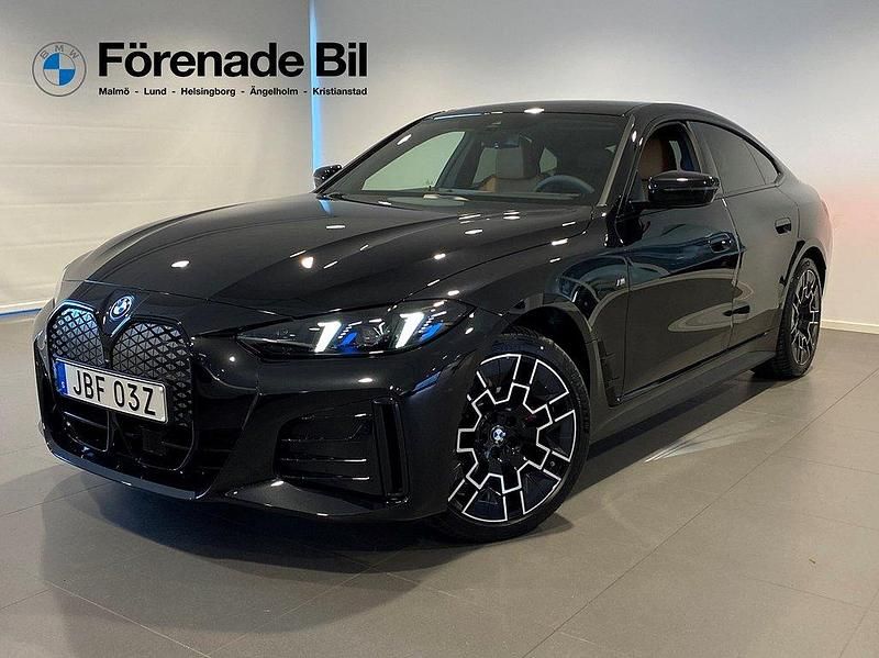Svart Begagnad 2025 BMW i4 M Sport Sedan | 619 000 kr (Dyr) - Bild 1/4