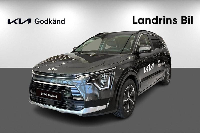 Grå (grå metallic) Begagnad 2024 Kia Niro Advance SUV | 364 300 kr (Marknadspris) - Bild 1/4