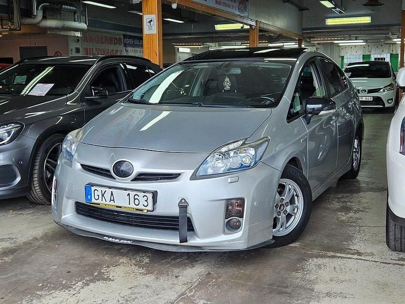 Silver Begagnad 2010 Toyota Prius Halvkombi | 69 999 kr (Lite dyr) - Bild 1/4