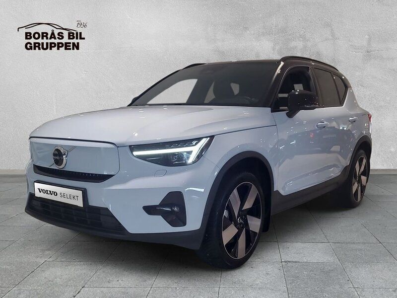 Ljusblå (blå) Begagnad 2024 Volvo XC40 Plus SUV | 489 000 kr (Lite dyr) - Bild 1/4