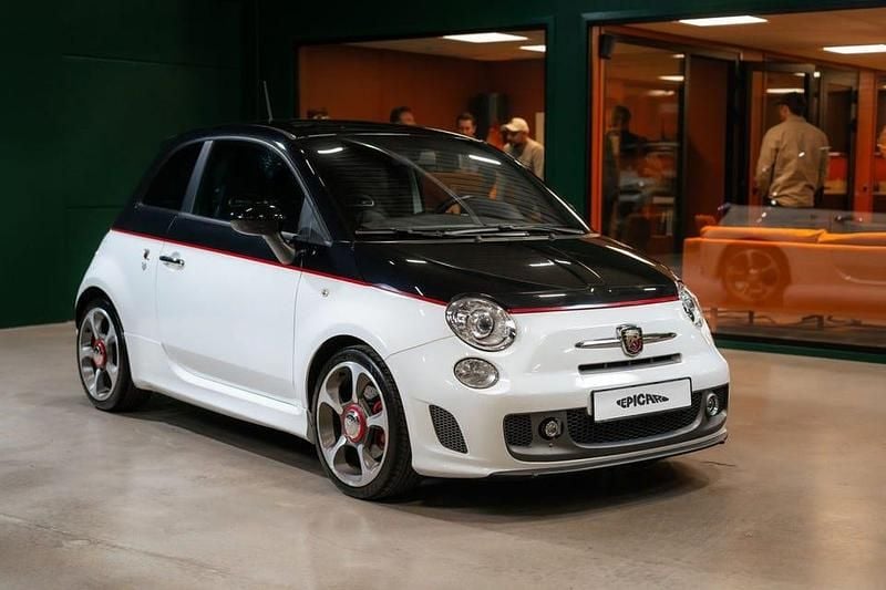 Vit Begagnad 2015 Abarth 595 Turismo Halvkombi | 139 900 kr (Marknadspris) - Bild 1/4