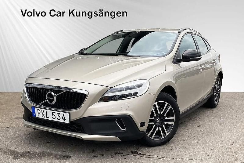Brun Begagnad 2017 Volvo V40 Business Edition Halvkombi | 169 900 kr (Bra pris) - Bild 1/3