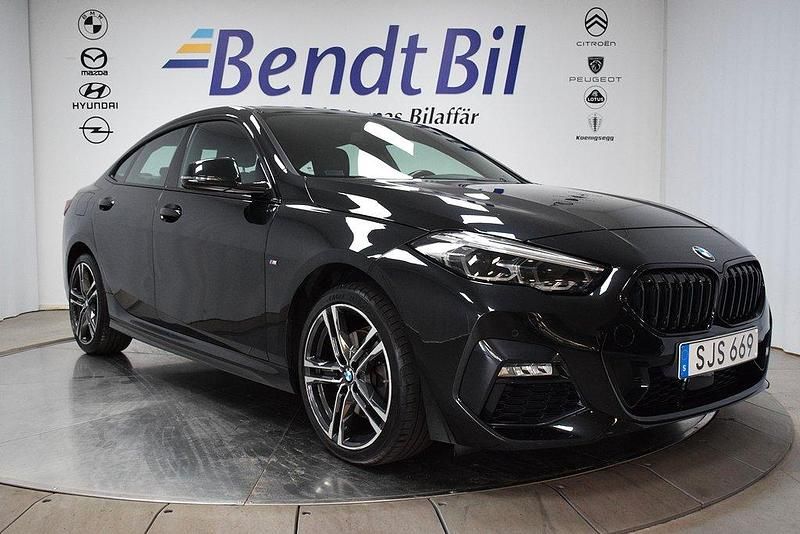 Svart Begagnad 2022 BMW 218 M Sport Sportkupé | 279 500 kr (Marknadspris) - Bild 1/3