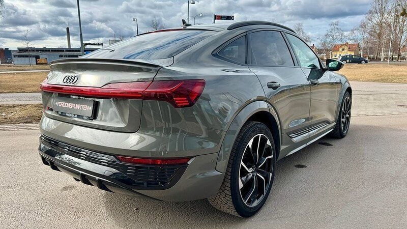 Begagnad Audi SQ8 Sportback e-tron S-Line 370 kW (504 HK) 2023 Grå SUV