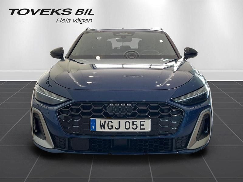 Blå Begagnad 2025 Audi A5 Edition .1 Sportkupé | 609 000 kr (Lite dyr) - Bild 1/4