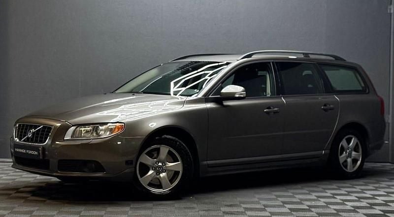 Grå Begagnad 2009 Volvo V70 Kombi | 59 900 kr (Marknadspris) - Bild 1/4