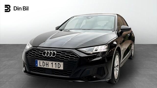 Brilliantsvart Begagnad 2023 Audi A3 Proline Sedan | 259 000 kr (Marknadspris) - Bild 1/4