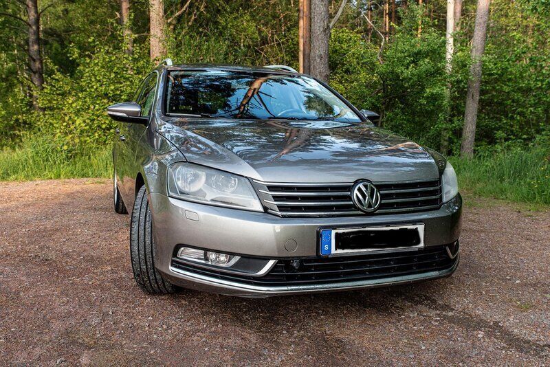 Brun Begagnad 2012 VW Passat Kombi | 57 000 kr (Lite dyr) - Bild 1/4