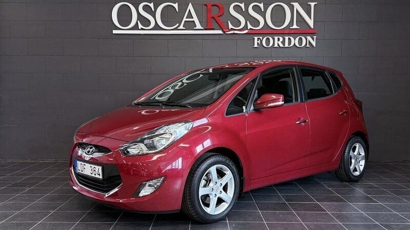 Mörkröd (röd) Begagnad 2011 Hyundai ix20 Minibuss | 104 900 kr (Marknadspris) - Bild 1/4
