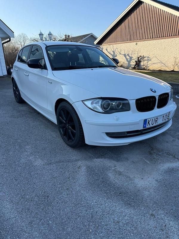 Begagnad BMW 118 143 HK (105 kW) 2010 Halvkombi