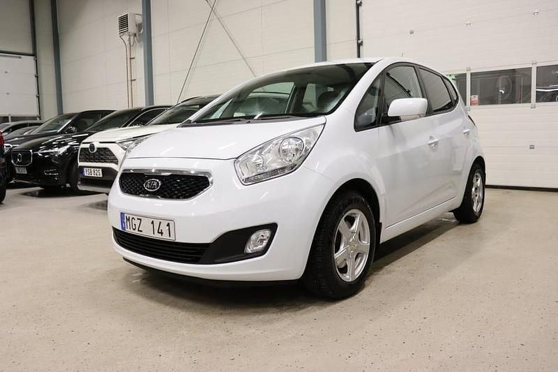 Vit Begagnad 2011 Kia Venga Comfort Halvkombi | 84 800 kr (Marknadspris) - Bild 1/4