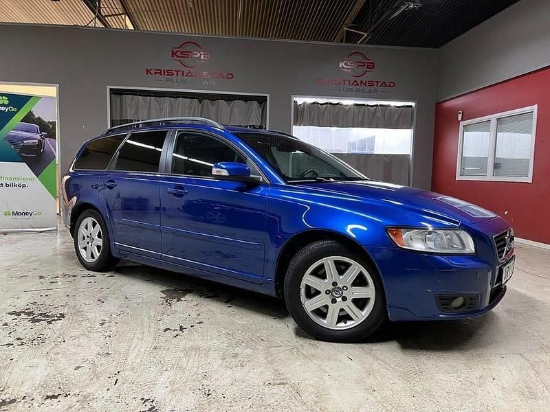 Mörkblå Begagnad 2009 Volvo V50 Momentum Kombi | 36 900 kr (Marknadspris) - Bild 1/4