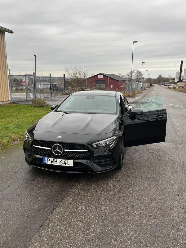 Begagnad 2021 Mercedes CLA180 Sedan | 260 000 kr (Marknadspris) - Bild 1/4