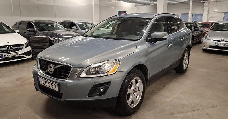 Blå Begagnad 2010 Volvo XC60 Momentum SUV | 110 000 kr (Bra pris) - Bild 1/3