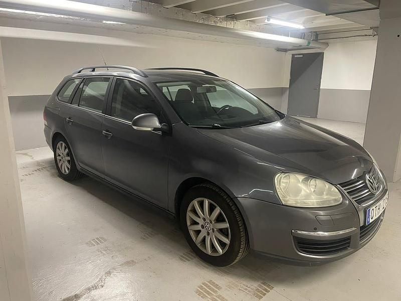 Begagnad VW Golf VI 102 HK (75 kW) 2009 Halvkombi