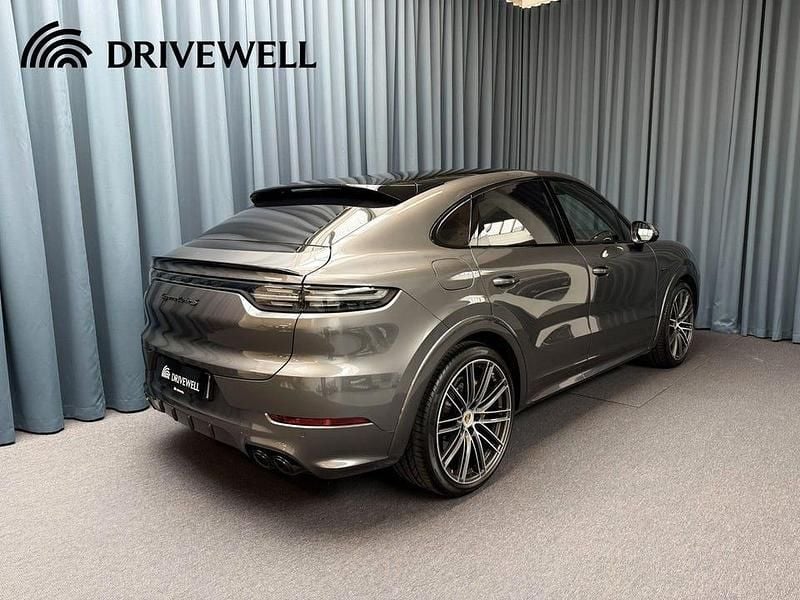 Begagnad Porsche Cayenne Turbo S 680 HK (500 kW) 2023 Mörkgrå SUV