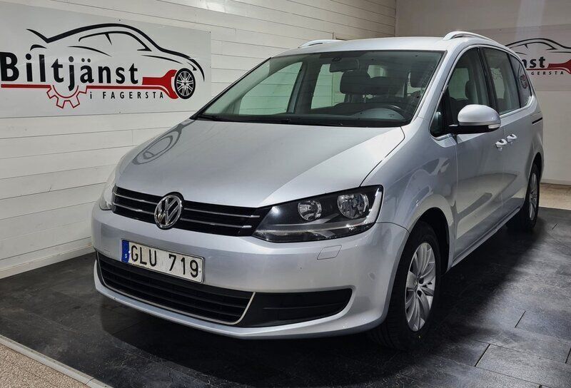 Silver Begagnad 2013 VW Sharan Minibuss | 99 999 kr (Marknadspris) - Bild 1/4