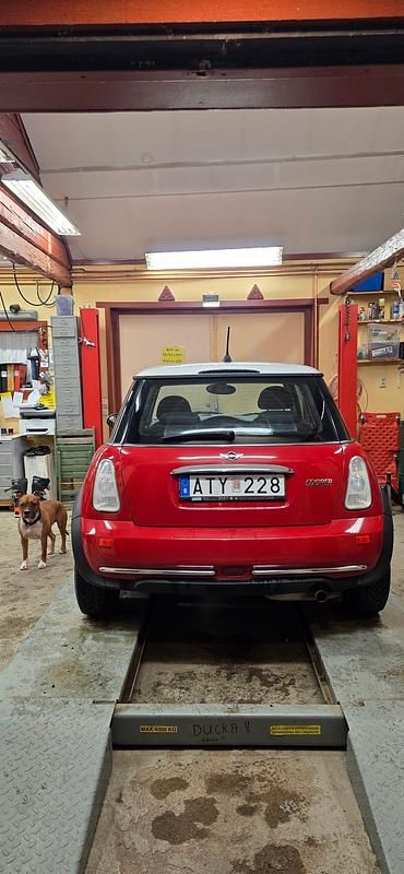 Begagnad Mini Cooper 116 HK (85 kW) 2005 Halvkombi