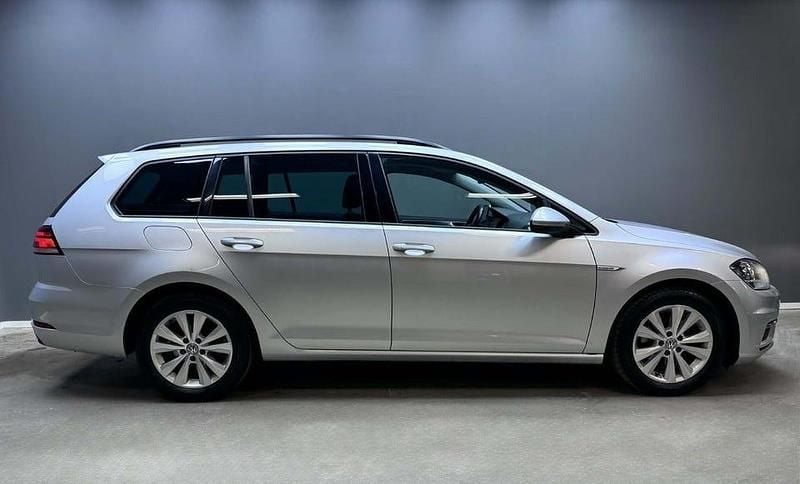 Begagnad VW Golf VIII 131 HK (96 kW) 2020 Silver Kombi