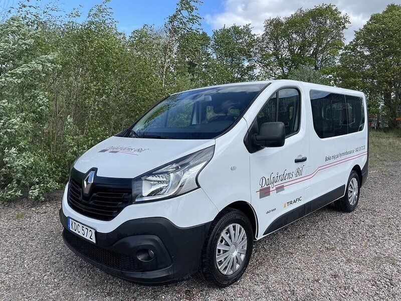 Begagnad Renault Trafic 150 HK (110 kW) 2014 Silver Minibuss