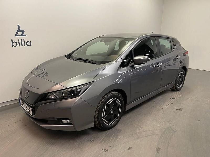 Grå Begagnad 2023 Nissan Leaf Acenta Halvkombi | 169 000 kr (Bra pris) - Bild 1/3