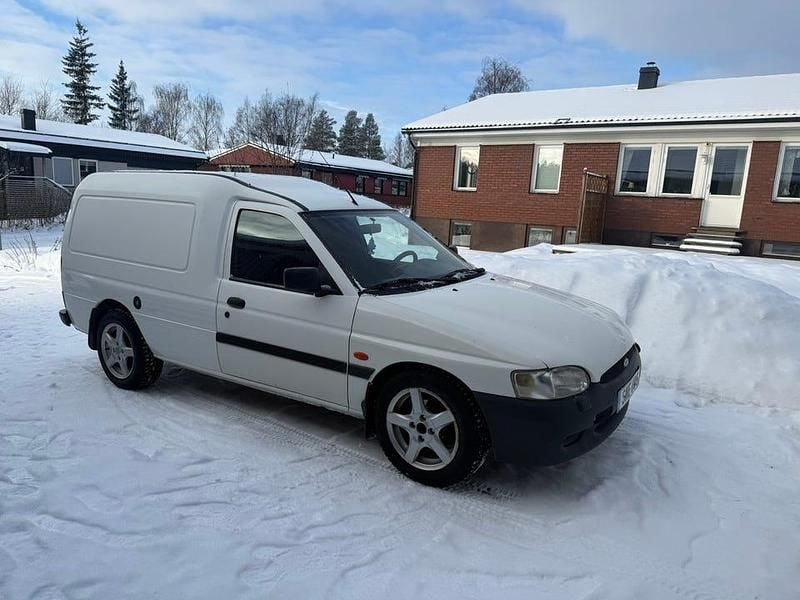 Begagnad Ford Escort 70 HK (51 kW) 2001