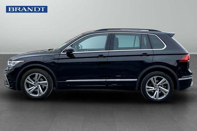 Begagnad VW Tiguan R-line 248 HK (182 kW) 2022 Svart SUV