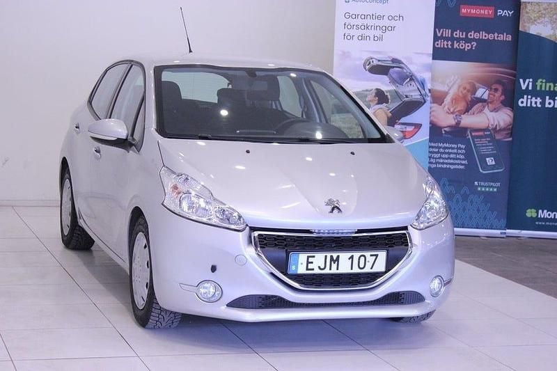 Begagnad Peugeot 208 92 HK (67 kW) 2014 Ljusgrå Halvkombi