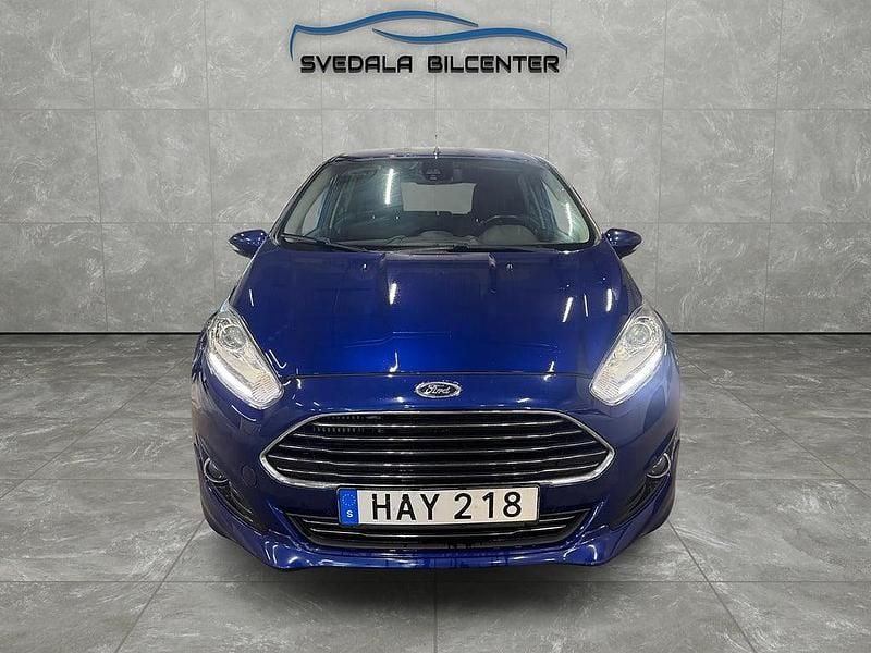 Begagnad Ford Fiesta ST-Line 125 HK (91 kW) 2015 Blå Halvkombi
