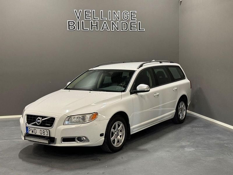 Vit Begagnad 2008 Volvo V70 Momentum Kombi | 39 900 kr (Marknadspris) - Bild 1/4