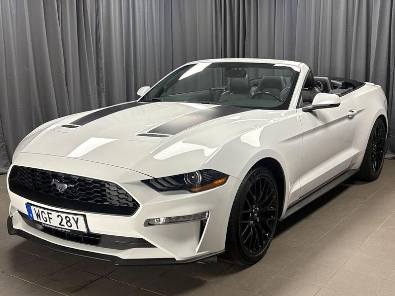 Vit Begagnad 2018 Ford Mustang Convertible Cab | 449 900 kr - Bild 1/4