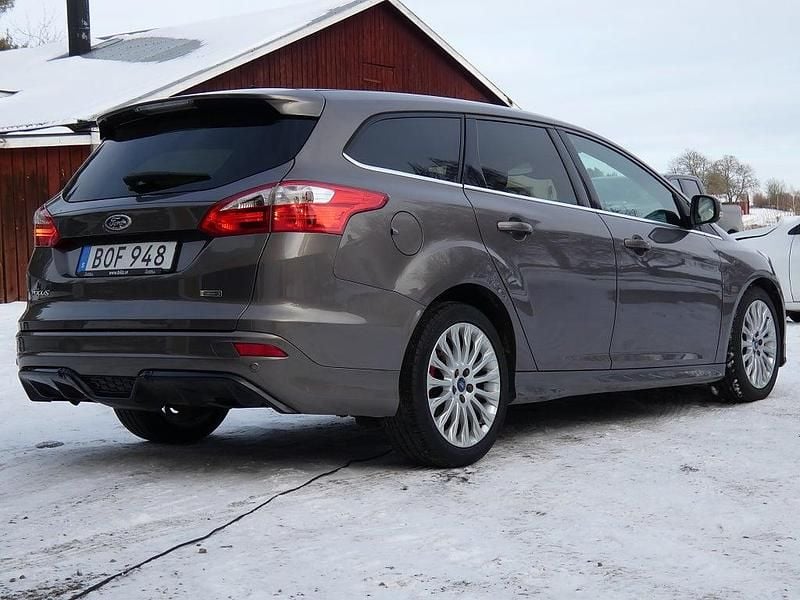 Begagnad Ford Focus Titanium 101 HK (74 kW) 2014 Brun Kombi
