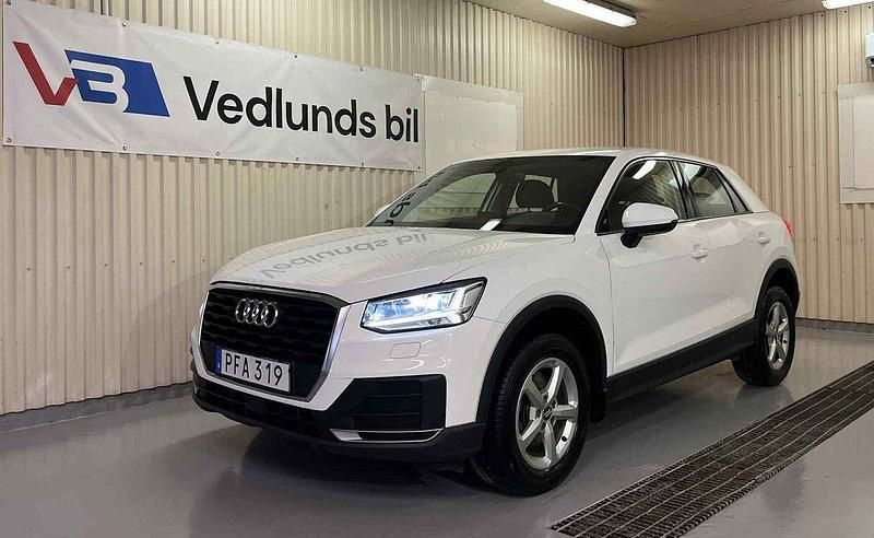 Vit Begagnad 2017 Audi Q2 Proline SUV | 129 800 kr (Marknadspris) - Bild 1/4