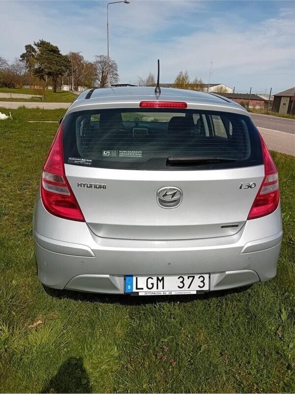 Silver Begagnad 2011 Hyundai i30 Halvkombi | 54 000 kr (Marknadspris) - Bild 1/4