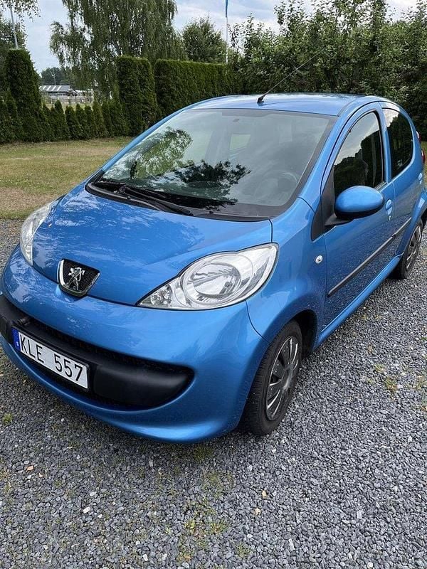Blå Begagnad 2008 Peugeot 107 Halvkombi | 25 000 kr (Marknadspris) - Bild 1/3