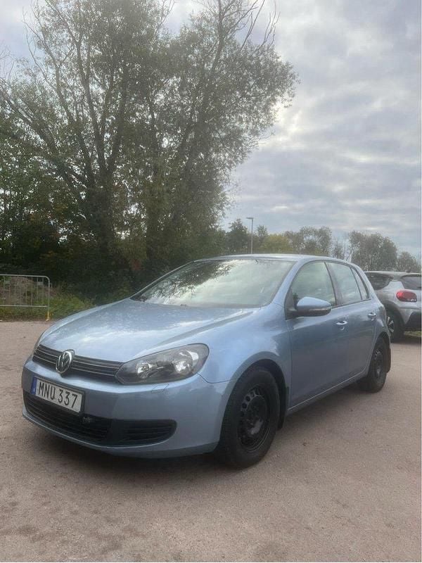 Blå Begagnad 2009 VW Golf VI Halvkombi | 45 000 kr (Marknadspris) - Bild 1/4