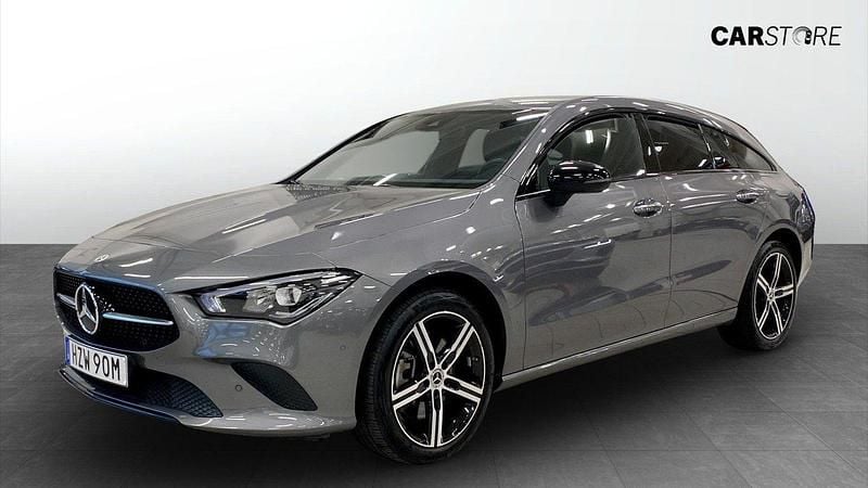 Grå Begagnad 2022 Mercedes CLA250e Shooting Brake Kombi | 299 900 kr (Marknadspris) - Bild 1/4