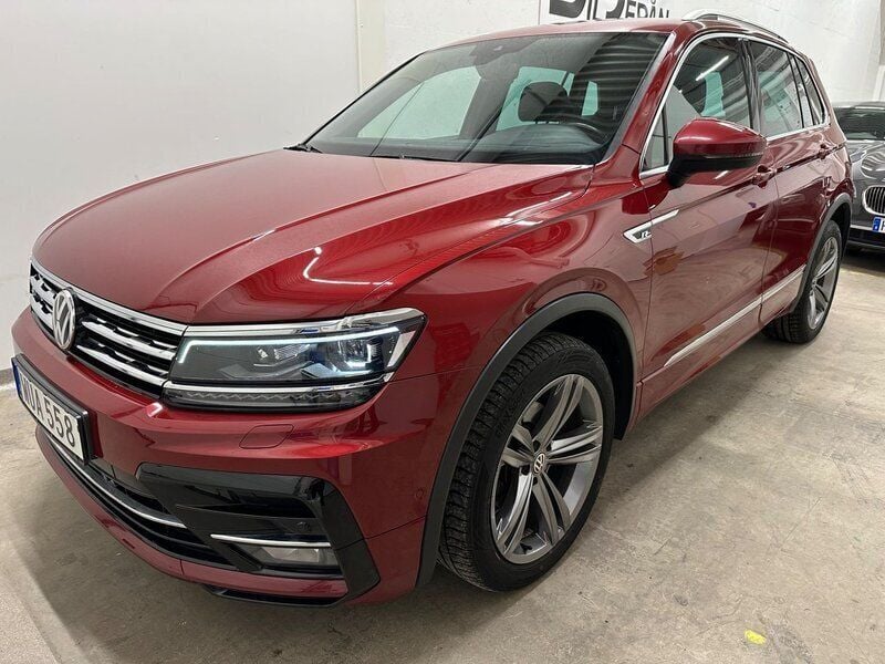 Mörkröd (röd metallic) Begagnad 2018 VW Tiguan R-line SUV | 228 900 kr (Lite dyr) - Bild 1/4