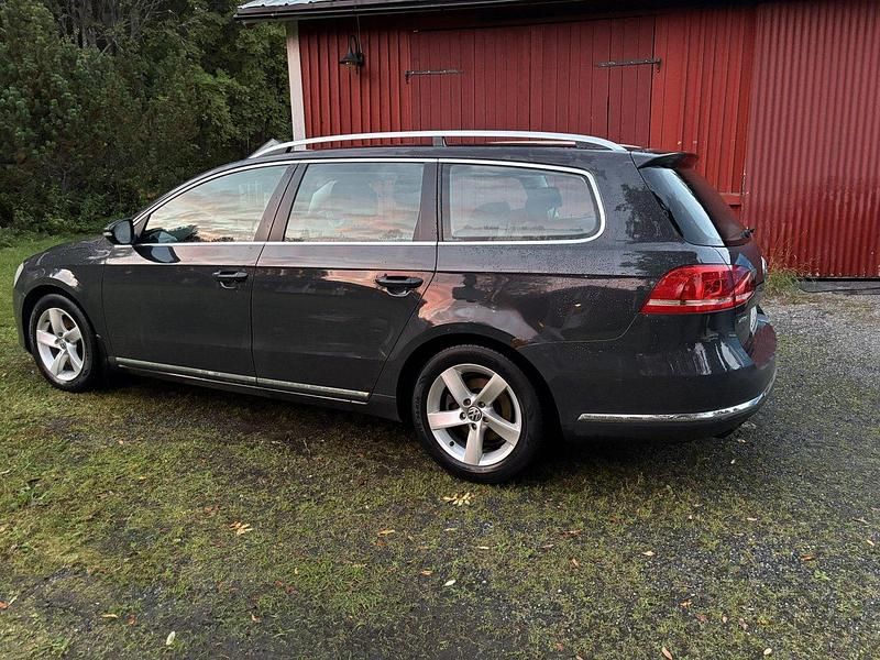 Grå Begagnad 2011 VW Passat Kombi | 62 500 kr (Bra pris) - Bild 1/4