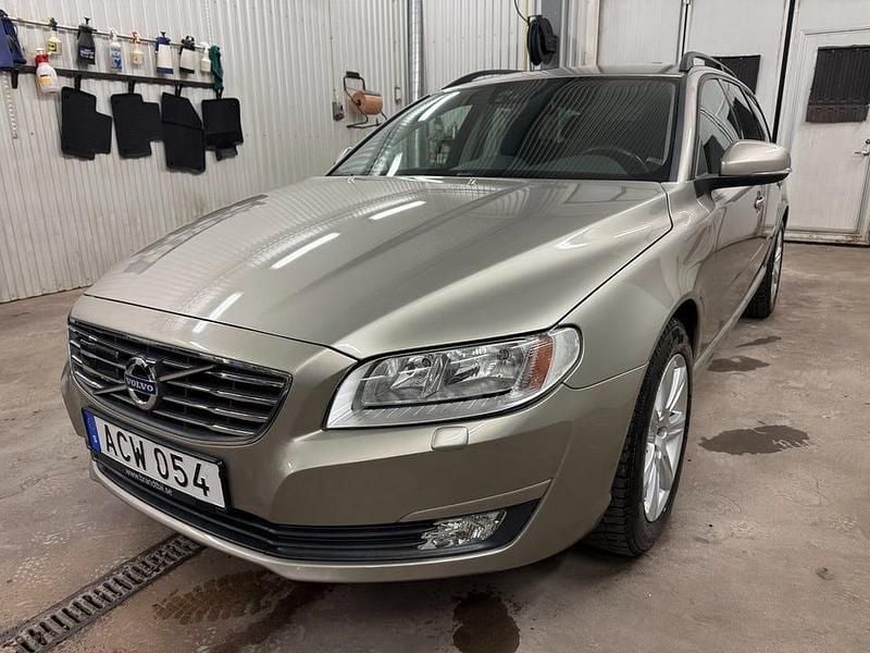 Ljusbrun Begagnad 2015 Volvo V70 Standard Kombi | 299 500 kr - Bild 1/4