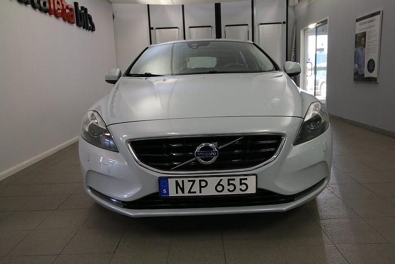Begagnad Volvo V40 116 HK (85 kW) 2013 Ljusblå Halvkombi