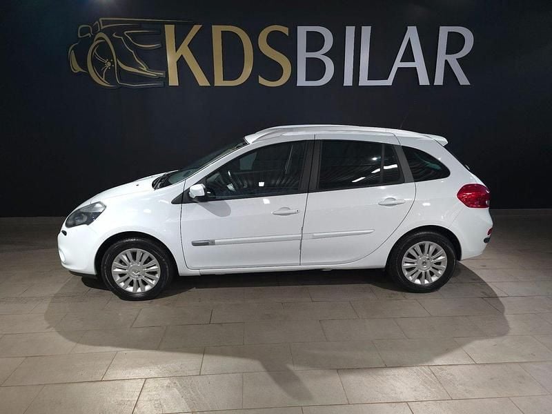 Vit Begagnad 2012 Renault Clio GrandTour Kombi | 49 500 kr (Bra pris) - Bild 1/4